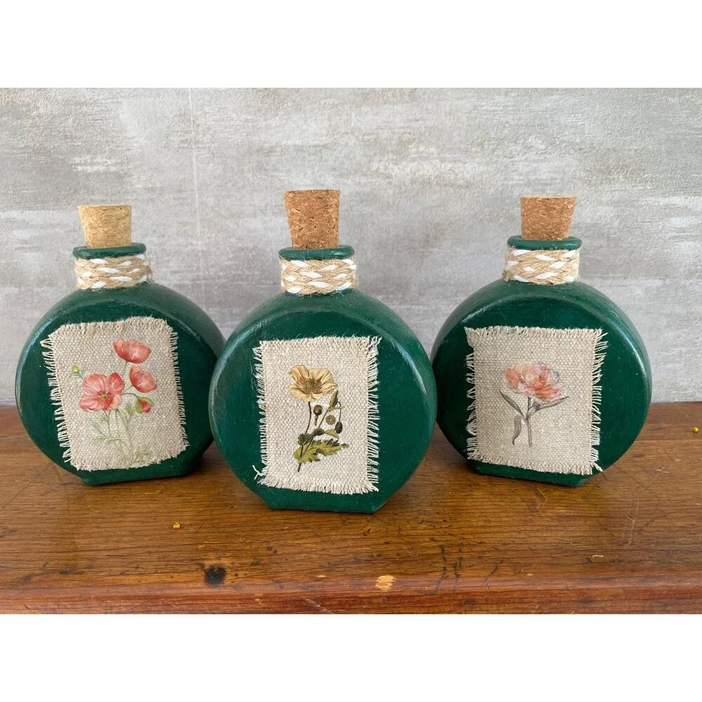 Set of 3 decorative mini vases with corks